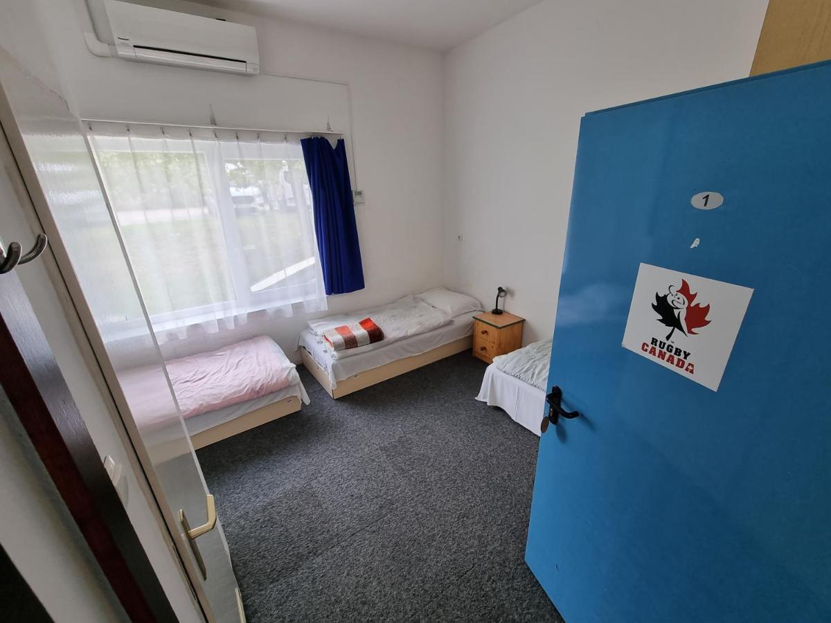 Rugby Club Hostel Esztergom Exterior photo