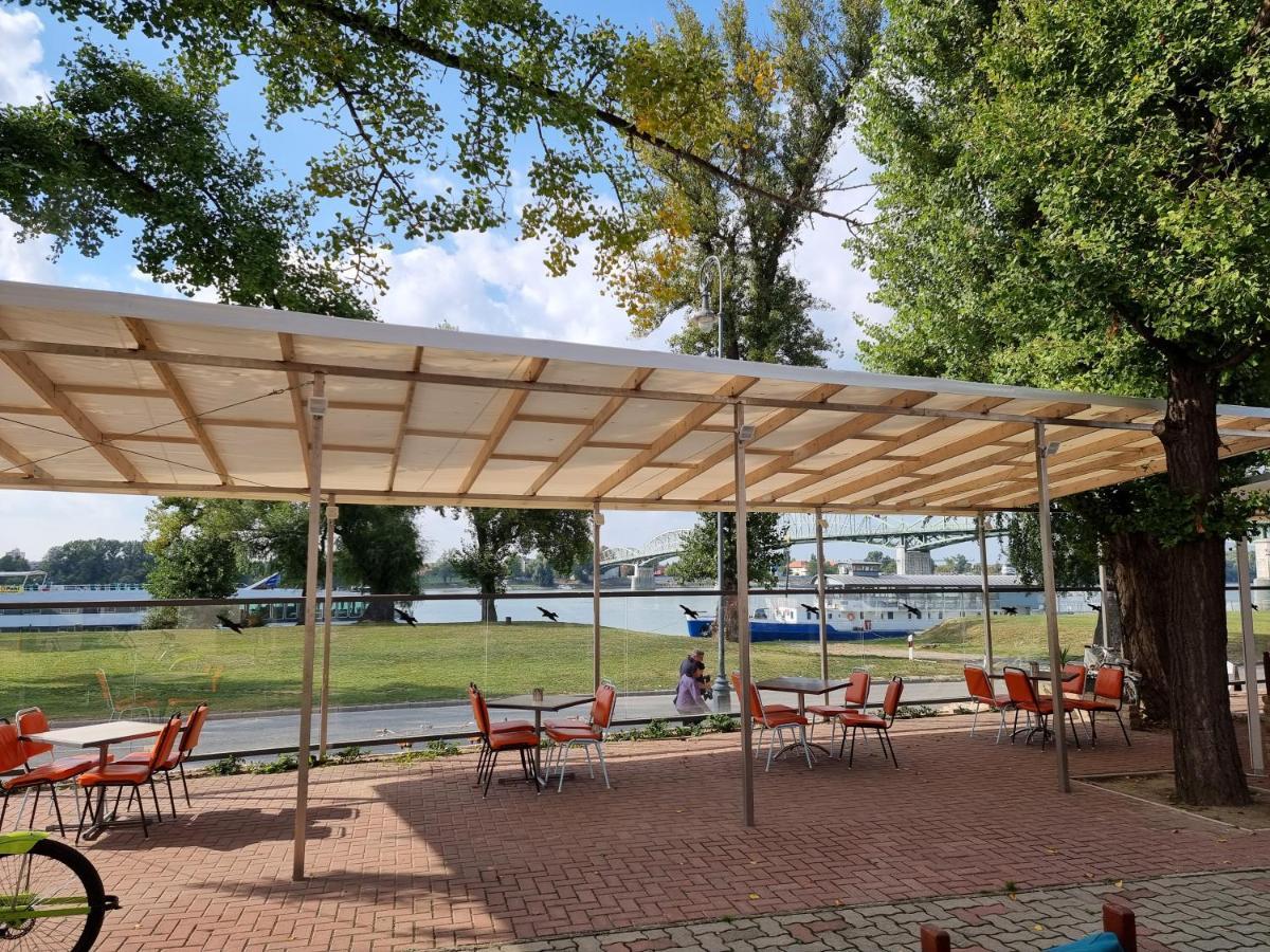 Rugby Club Hostel Esztergom Exterior photo