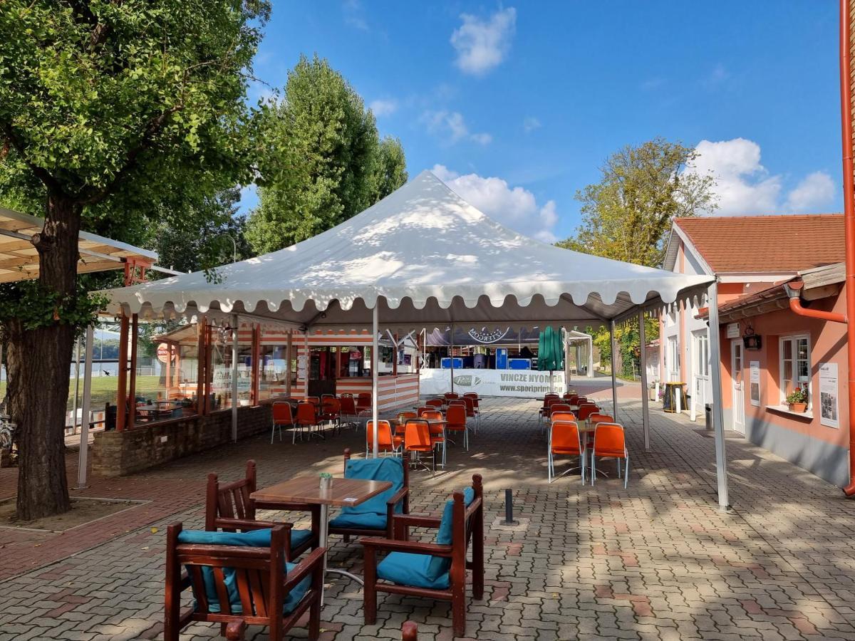 Rugby Club Hostel Esztergom Exterior photo